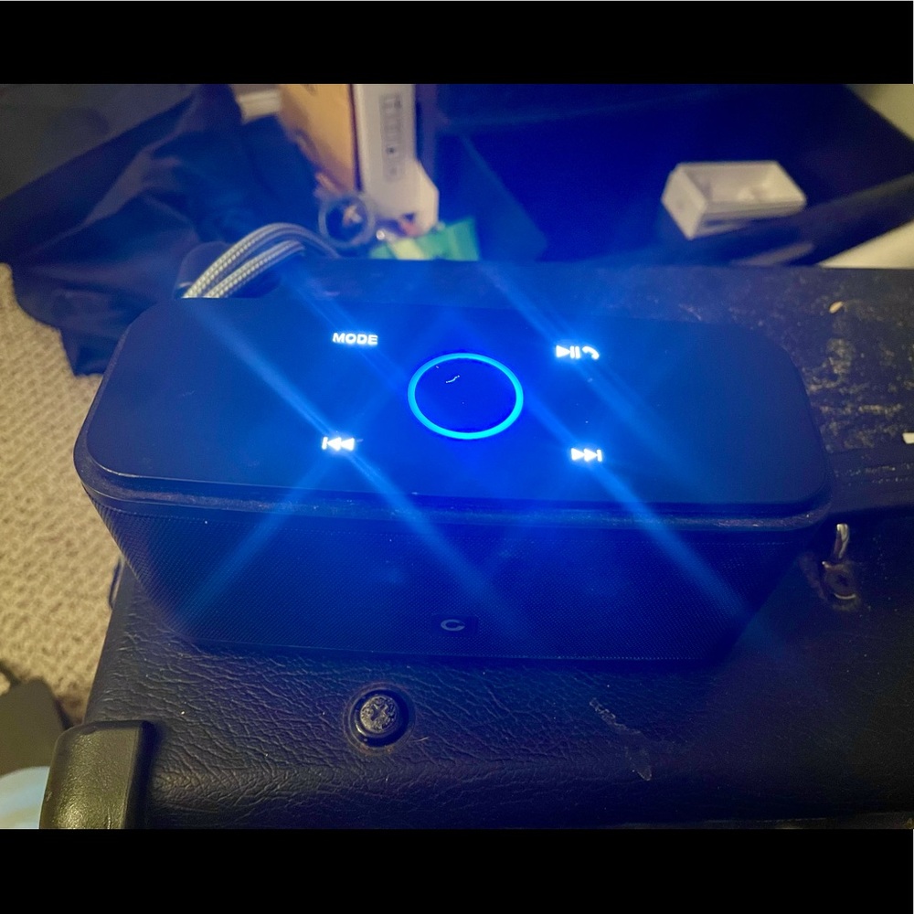 Boss Soundbox Waterproof Touch Speaker